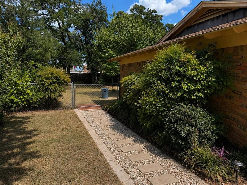 1609 Bradford Place, Fort Worth TX 76112 - Photo 9