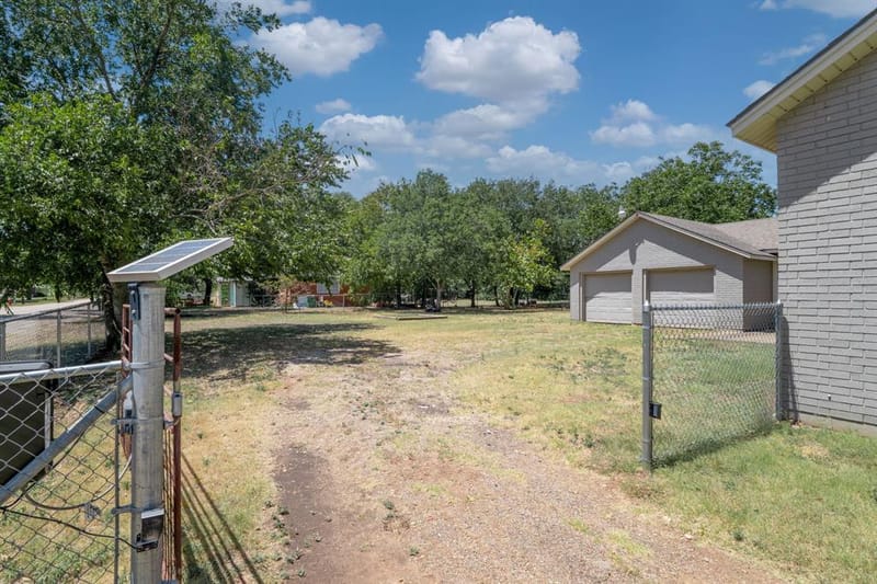 805 S Tyler Street, McGregor TX 76657 - Photo 34
