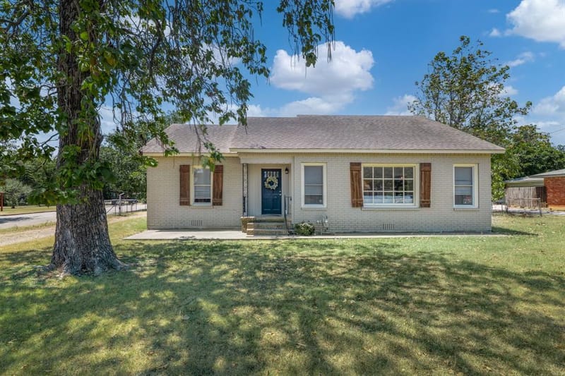 805 S Tyler Street, McGregor TX 76657 - Photo 38