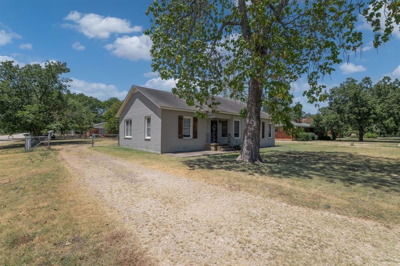 805 S Tyler Street, McGregor TX 76657 - Photo 33