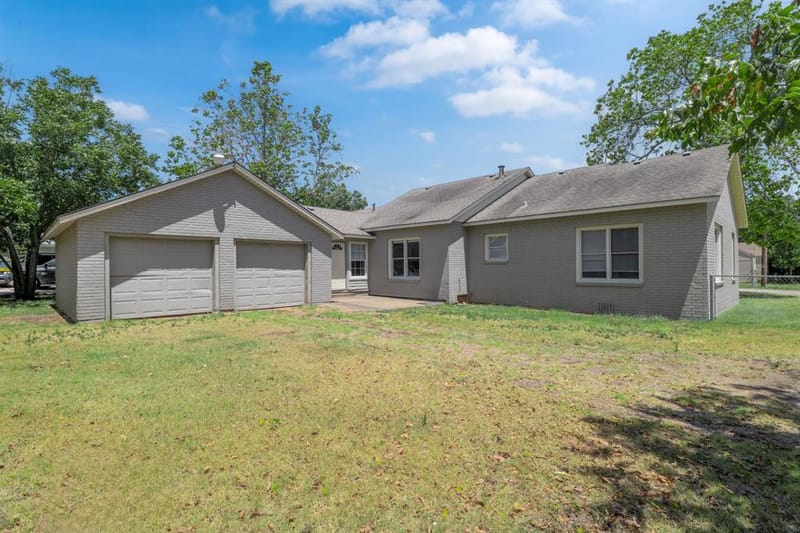 805 S Tyler Street, McGregor TX 76657 - Photo 35