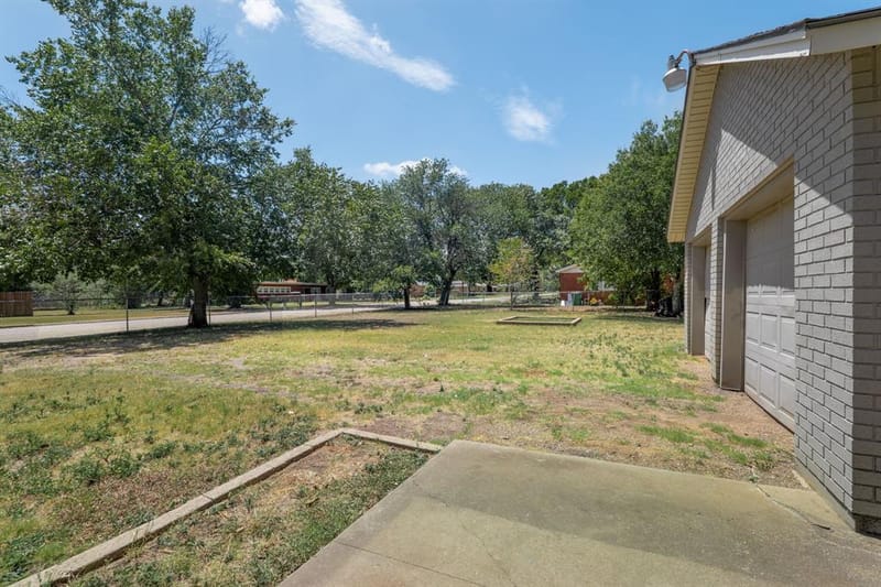 805 S Tyler Street, McGregor TX 76657 - Photo 31