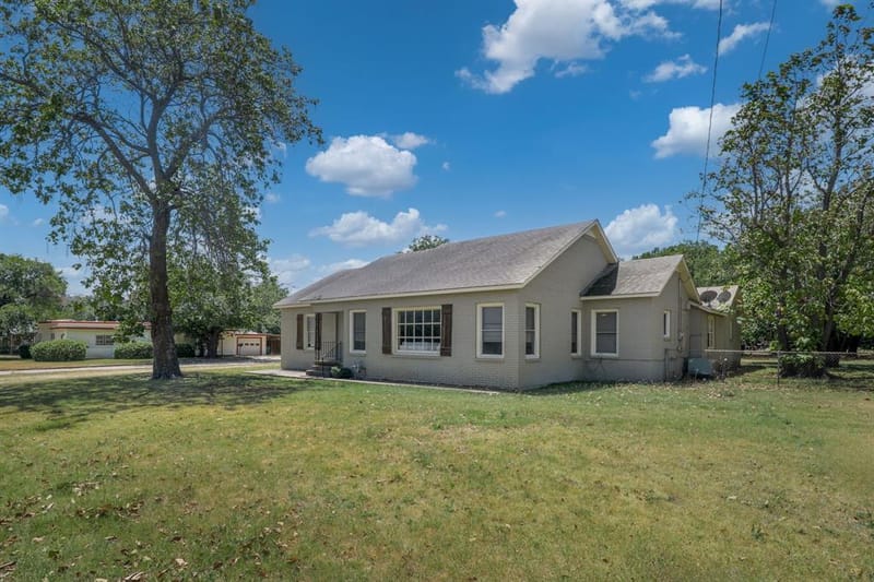 805 S Tyler Street, McGregor TX 76657 - Photo 39