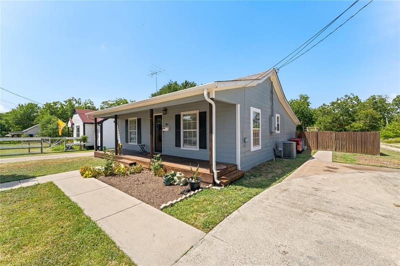 705 N Washington Street, Farmersville TX 75442 - Photo 2