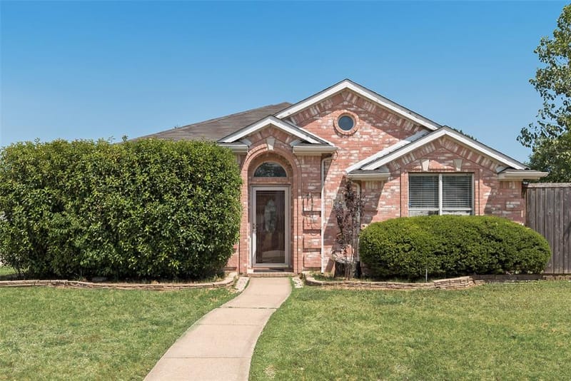8806 Oakwood Lane, Frisco TX 75035 - Photo 2