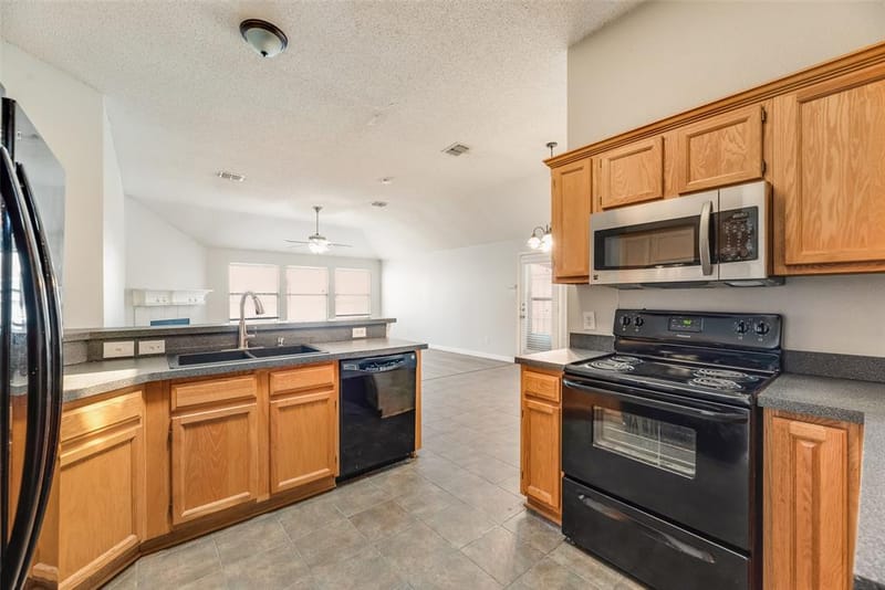 8806 Oakwood Lane, Frisco TX 75035 - Photo 18