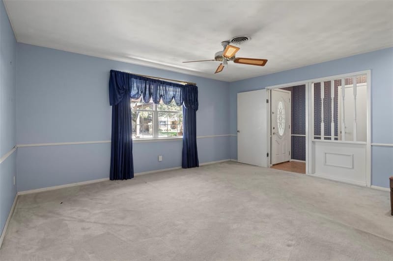 10636 Chesterton Drive, Dallas TX 75238 - Photo 7