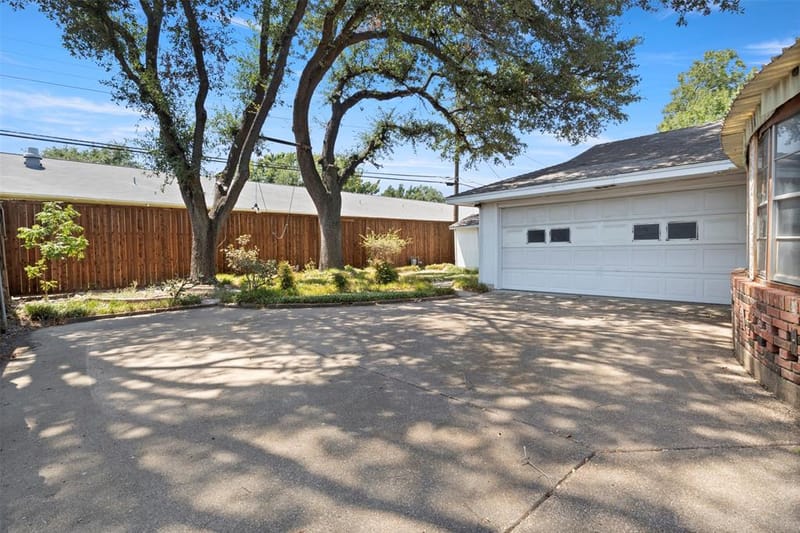 10636 Chesterton Drive, Dallas TX 75238 - Photo 29