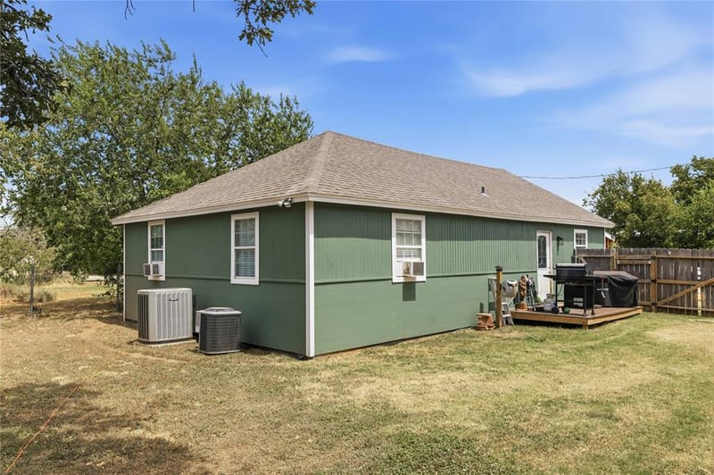 1303 Avenue D, Brownwood TX 76801 - Photo 27