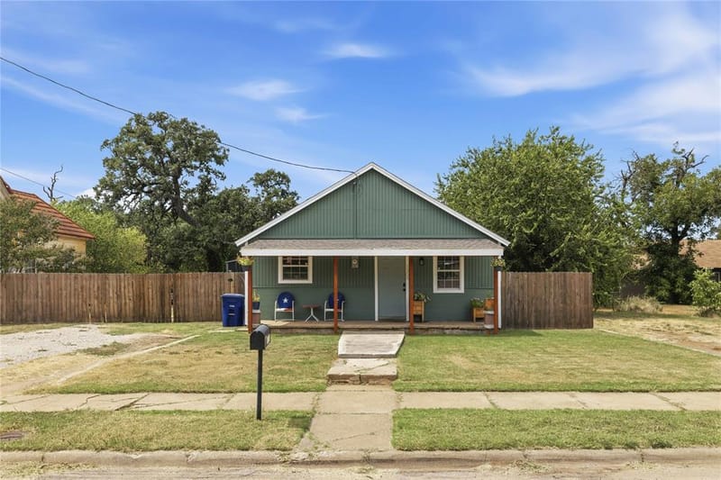 1303 Avenue D, Brownwood TX 76801 - Photo 32