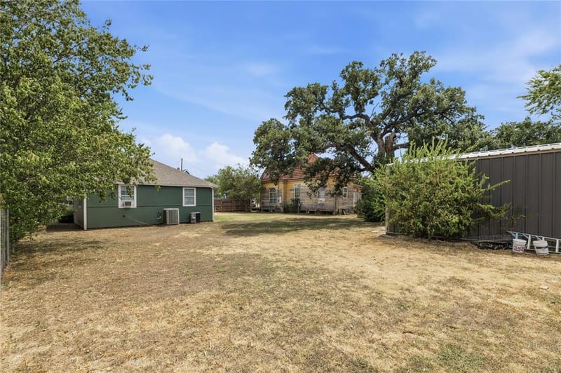 1303 Avenue D, Brownwood TX 76801 - Photo 28