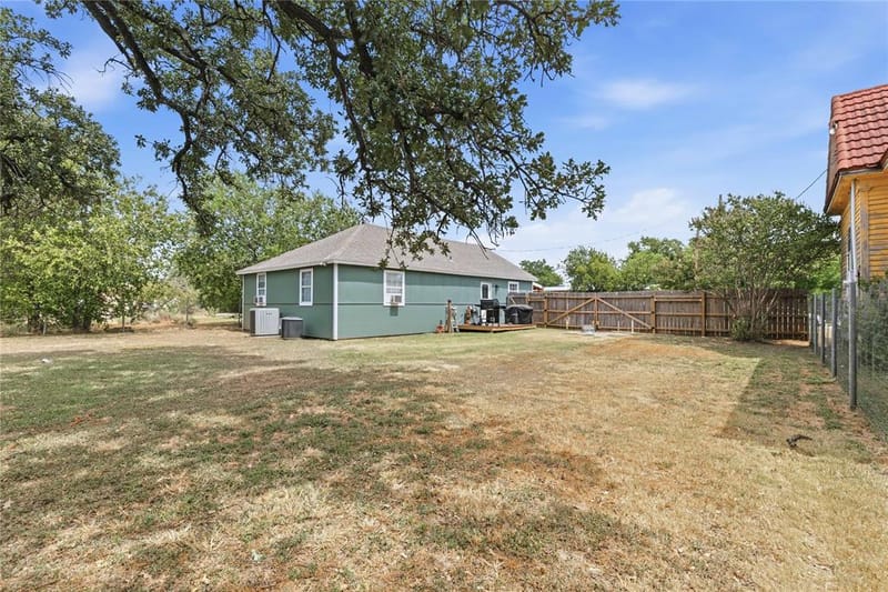 1303 Avenue D, Brownwood TX 76801 - Photo 24
