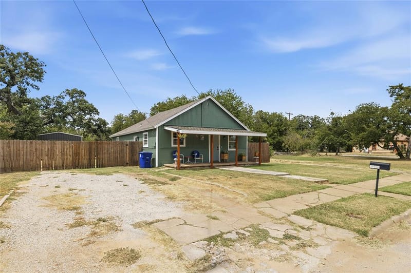 1303 Avenue D, Brownwood TX 76801 - Photo 33