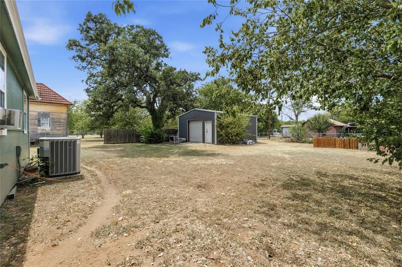 1303 Avenue D, Brownwood TX 76801 - Photo 18