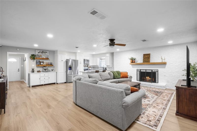 213 Wilshire Drive, Euless TX 76040