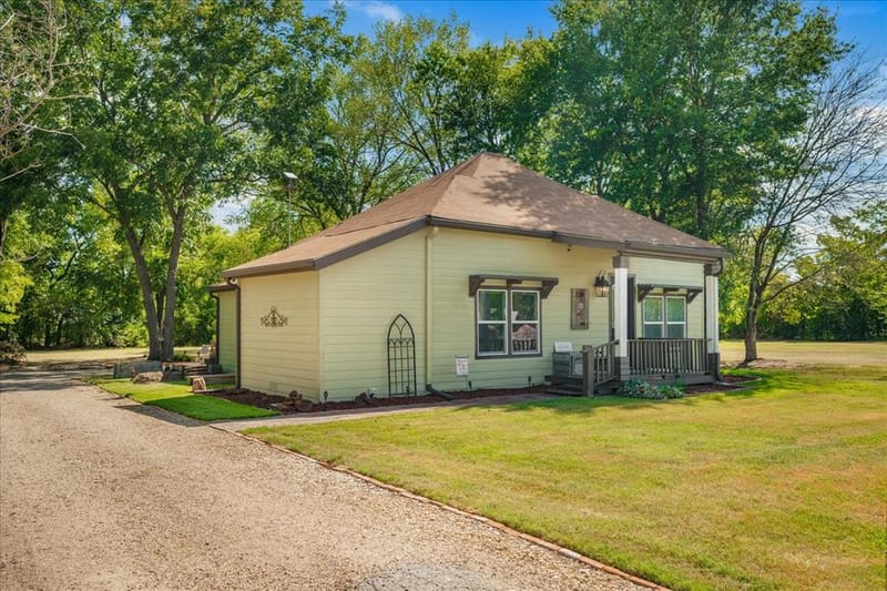 220 E Holley Street, Alba TX 75410