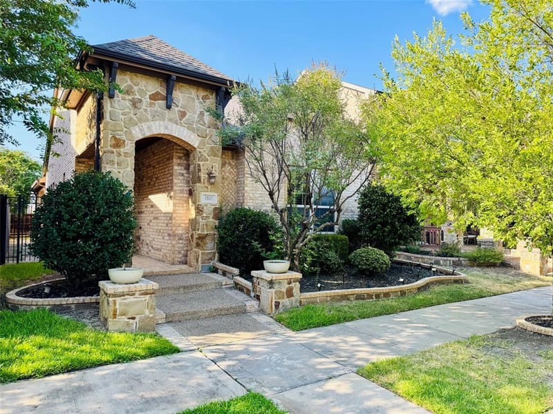 1041 Lone Ivory Trail, Arlington TX 76005