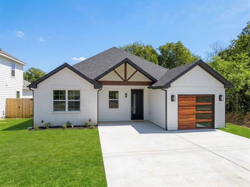 5555 Mercedes Circle, Granbury TX 76048 - Photo 2