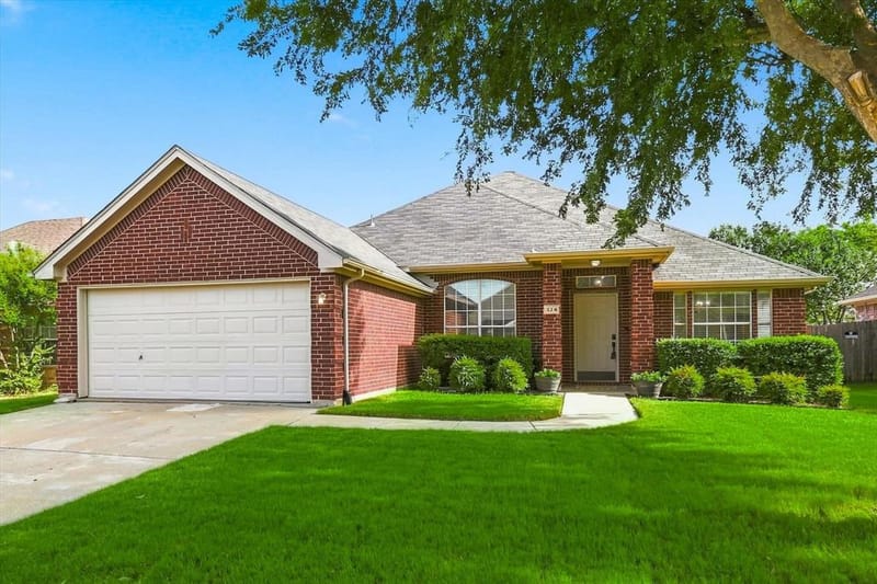 324 Camp Creek Drive, Arlington TX 76002