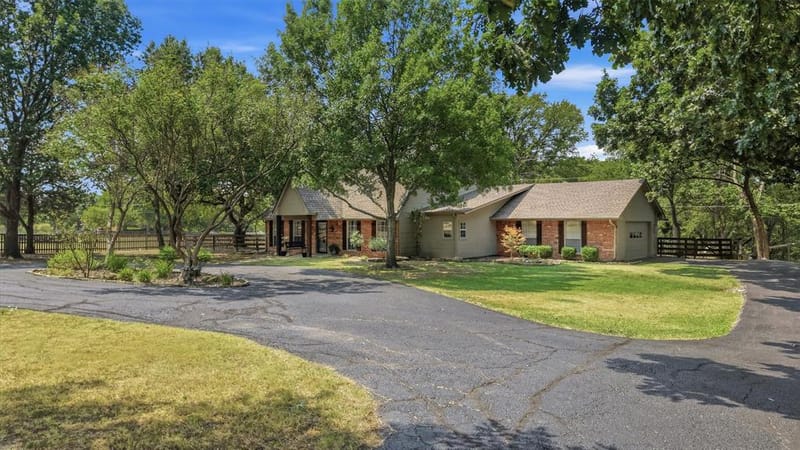 1806 Carriage Estates Road, Sherman TX 75092 - Photo 3