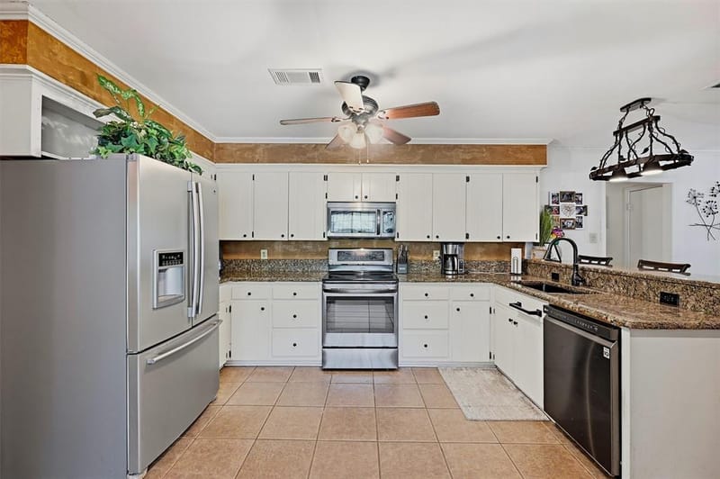 1806 Carriage Estates Road, Sherman TX 75092 - Photo 10