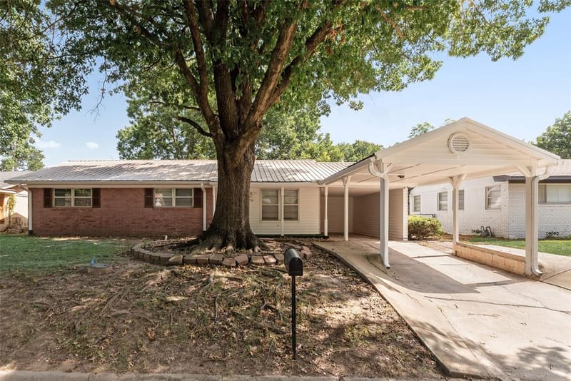 1716 Harris Street, Gainesville TX 76240 - Photo 6