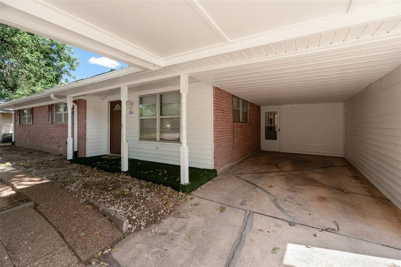 1716 Harris Street, Gainesville TX 76240 - Photo 7