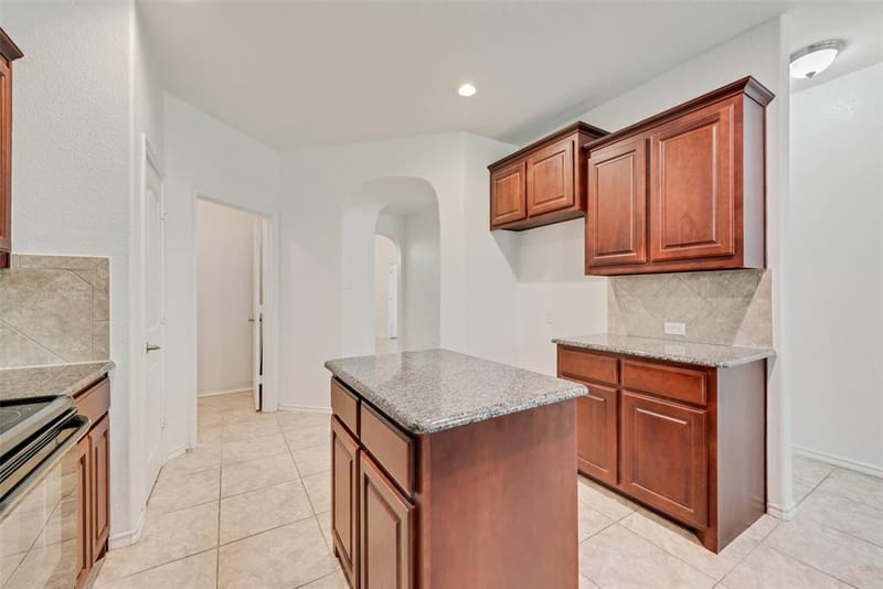 11321 Gold Canyon Drive, Fort Worth TX 76052 - Photo 6