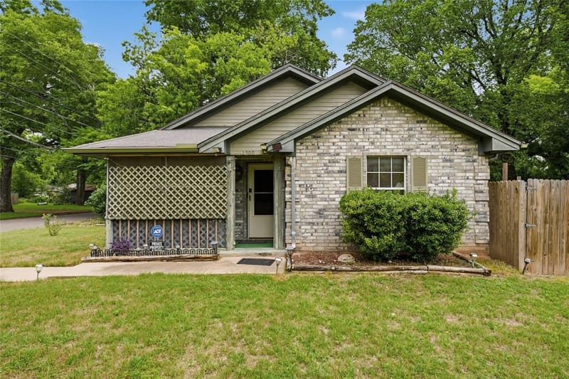 1300 Spring Street, Waco TX 76704