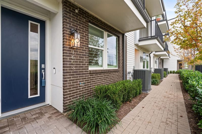 381 E Greenbriar Lane # 1603, Dallas TX 75203 - Photo 28
