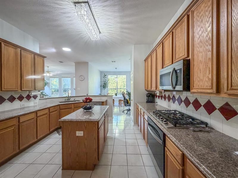 812 Kilbridge Lane, Coppell TX 75019 - Photo 9