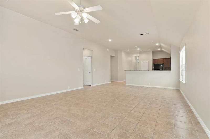 2927 Albares Drive, Grand Prairie TX 75054 - Photo 6