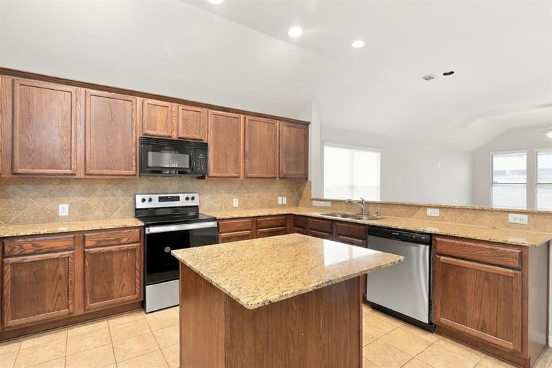 2927 Albares Drive, Grand Prairie TX 75054 - Photo 13
