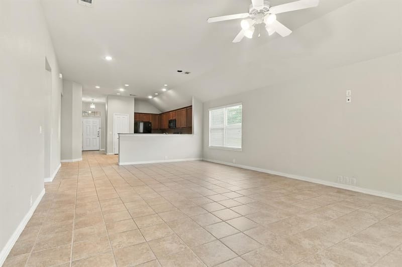 2927 Albares Drive, Grand Prairie TX 75054 - Photo 7