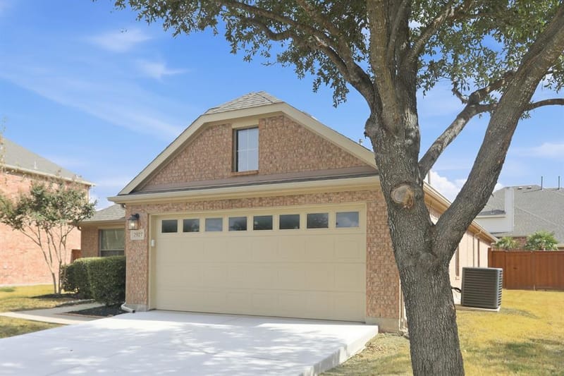 2927 Albares Drive, Grand Prairie TX 75054 - Photo 3