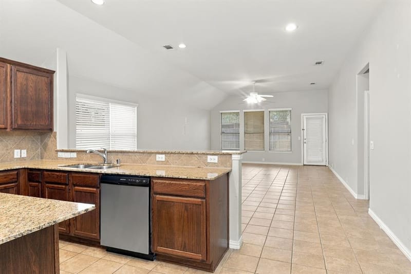 2927 Albares Drive, Grand Prairie TX 75054 - Photo 14