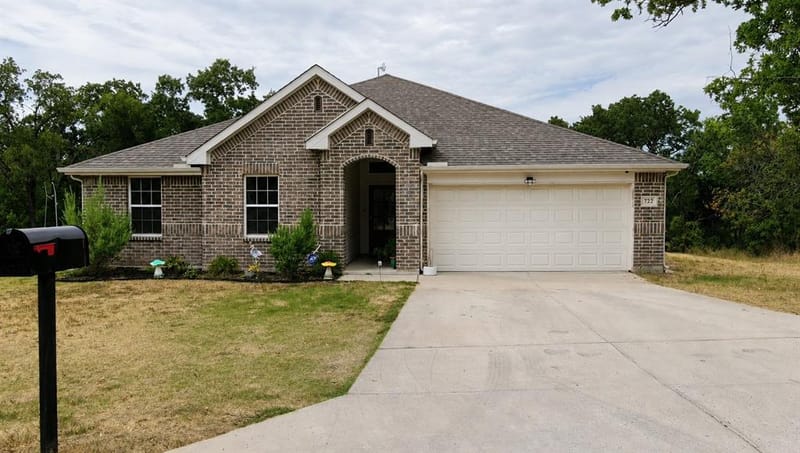 722 Haynie Drive, Runaway Bay TX 76426