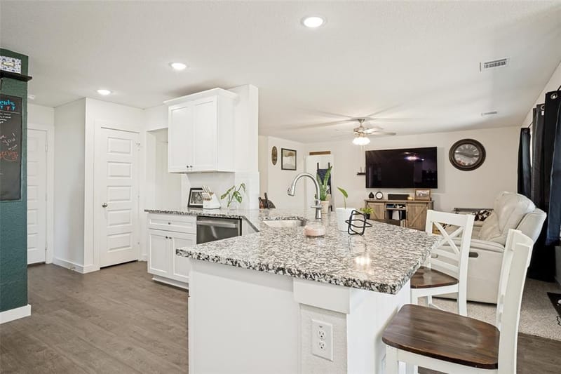 722 Haynie Drive, Runaway Bay TX 76426 - Photo 8