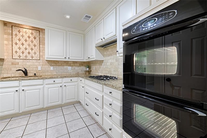 19 Country Lake Drive, Carrollton TX 75006 - Photo 8
