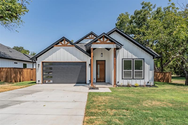 303 Hobbs Avenue, Boyd TX 76023