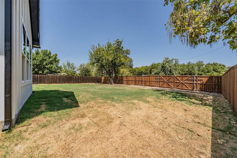 305 Hobbs Avenue, Boyd TX 76023 - Photo 6
