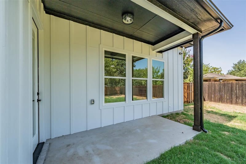 305 Hobbs Avenue, Boyd TX 76023 - Photo 3