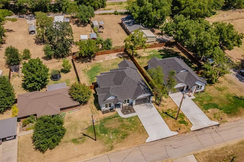 305 Hobbs Avenue, Boyd TX 76023 - Photo 39