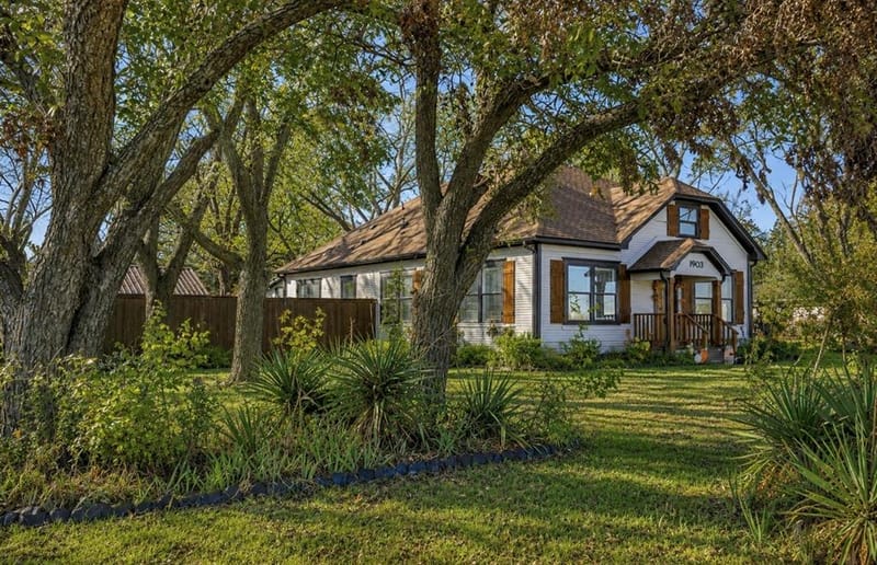 1903 N Weaver Street, Gainesville TX 76240