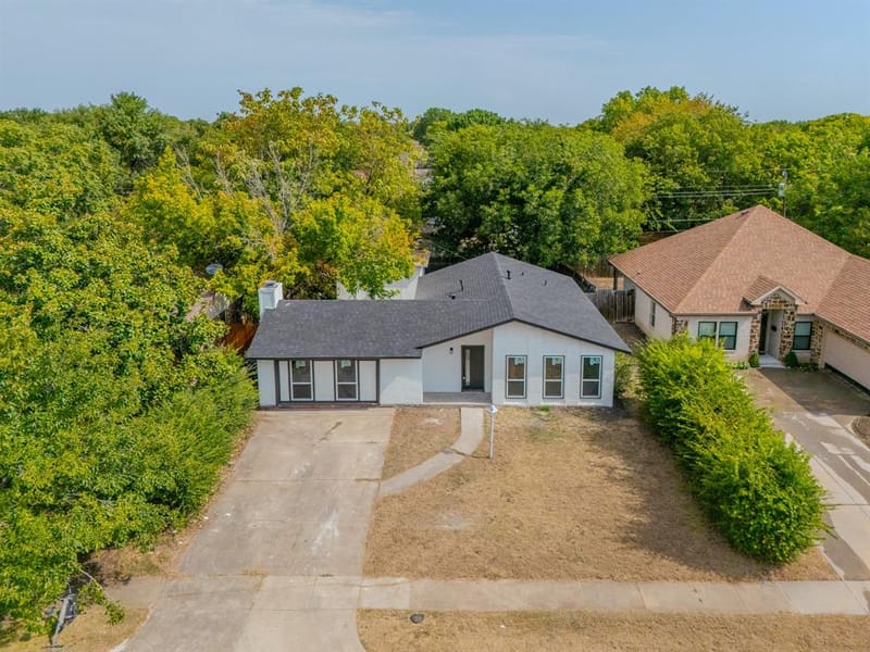 821 Lexington Drive, Lancaster TX 75134 - Photo 2