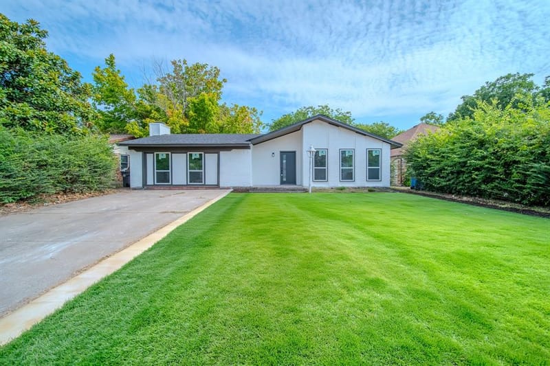 821 Lexington Drive, Lancaster TX 75134
