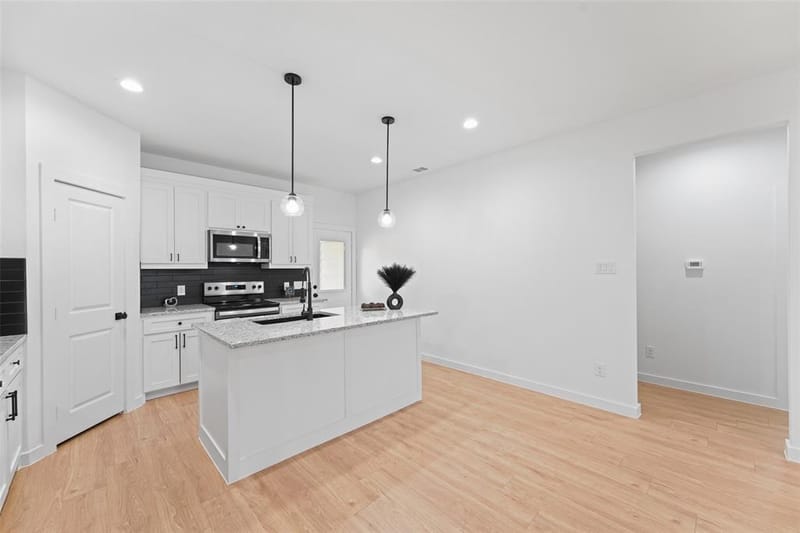 2723 Lagow Street, Dallas TX 75210 - Photo 7