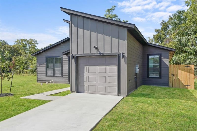 2723 Lagow Street, Dallas TX 75210 - Photo 28