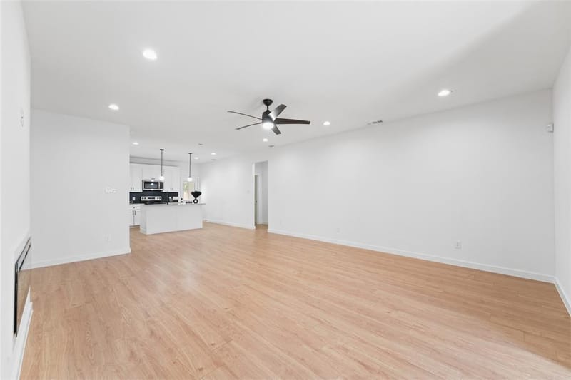 2723 Lagow Street, Dallas TX 75210 - Photo 9