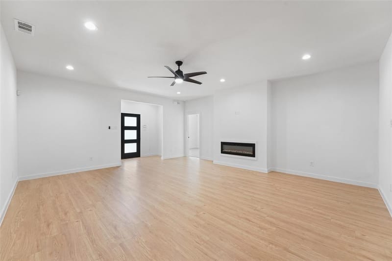 2723 Lagow Street, Dallas TX 75210 - Photo 11